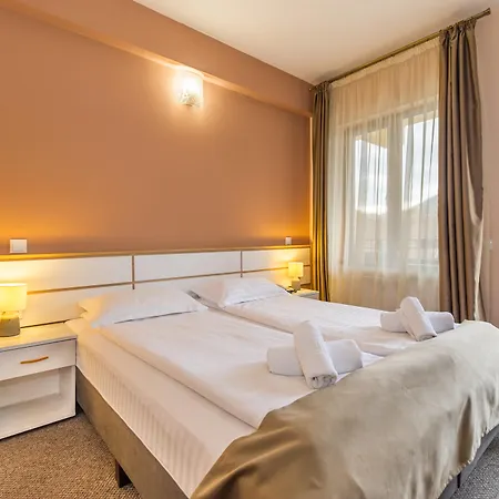 Long Street 3*