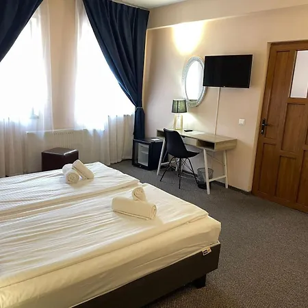 Long Street Otel 3*