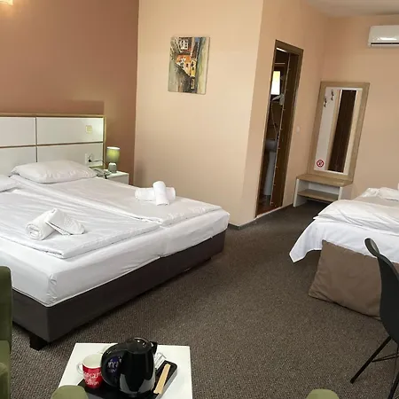 Long Street Otel 3*